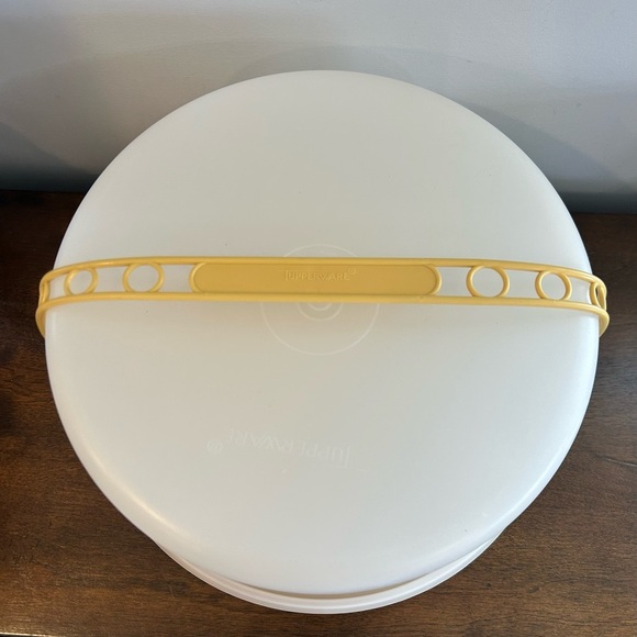 Tupperware 12” Cake Carrier Gold Base 1256-4 Handle 1258-7 Sheer Lid 1257-6 Vtg. - Picture 2 of 14